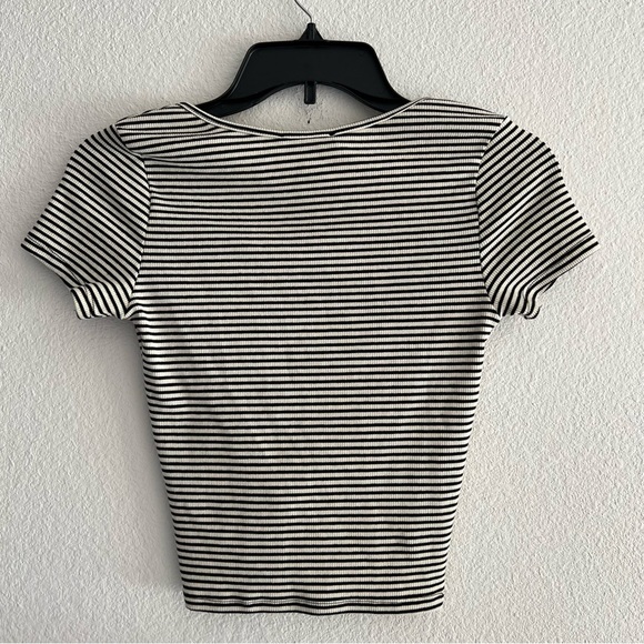 NWT Lulus Striped Button Up Crop Top Size XS Short Sleeve Stretch Casual - Picture 3 of 5